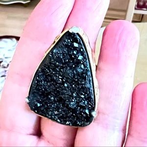 Druzy ring. Black stone! Lovely and adjustable 🖤